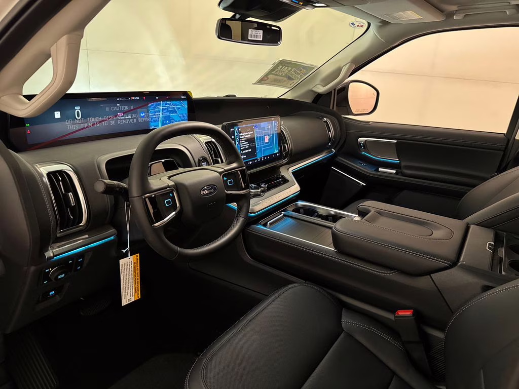 2026 Star White Metallic Tri-Coat Ford Expedition Platinum 4X4 SUV