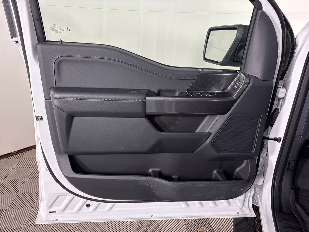 2023 Oxford White Ford F-150 XLT 4X4 Truck