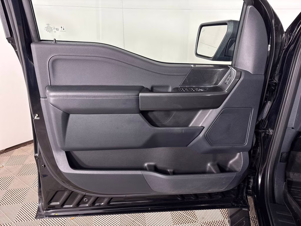 2023 Agate Black Metallic Ford F-150 XLT 4X4 Truck