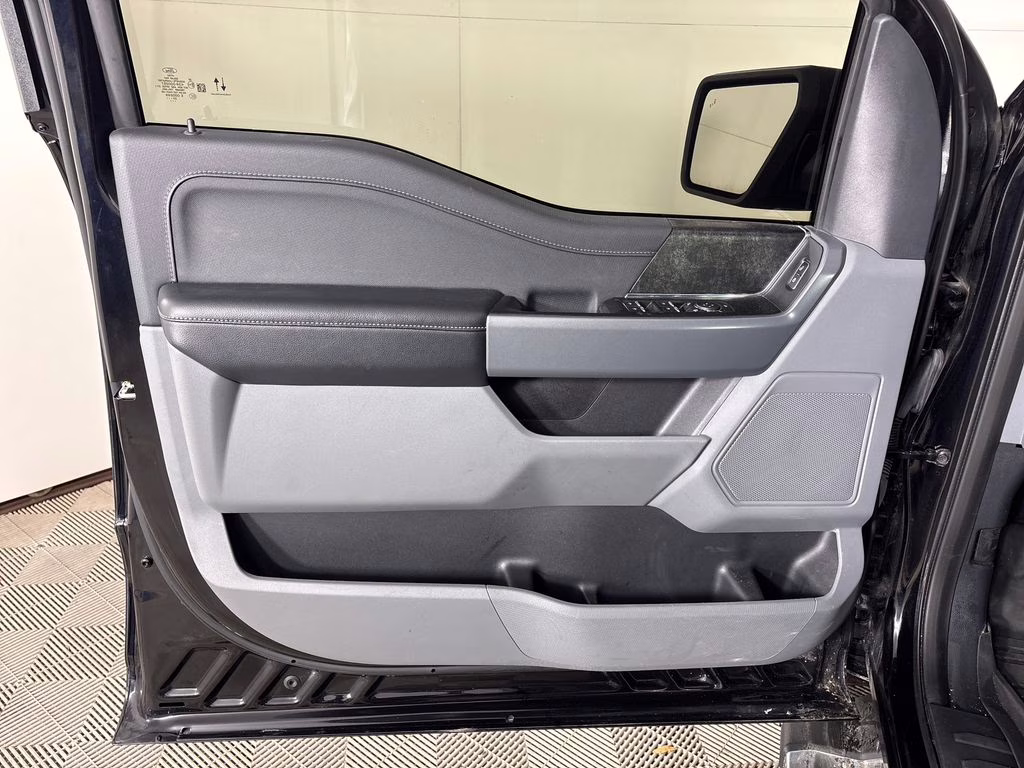 2023 Agate Black Metallic Ford F-150 XLT 4X4 Truck