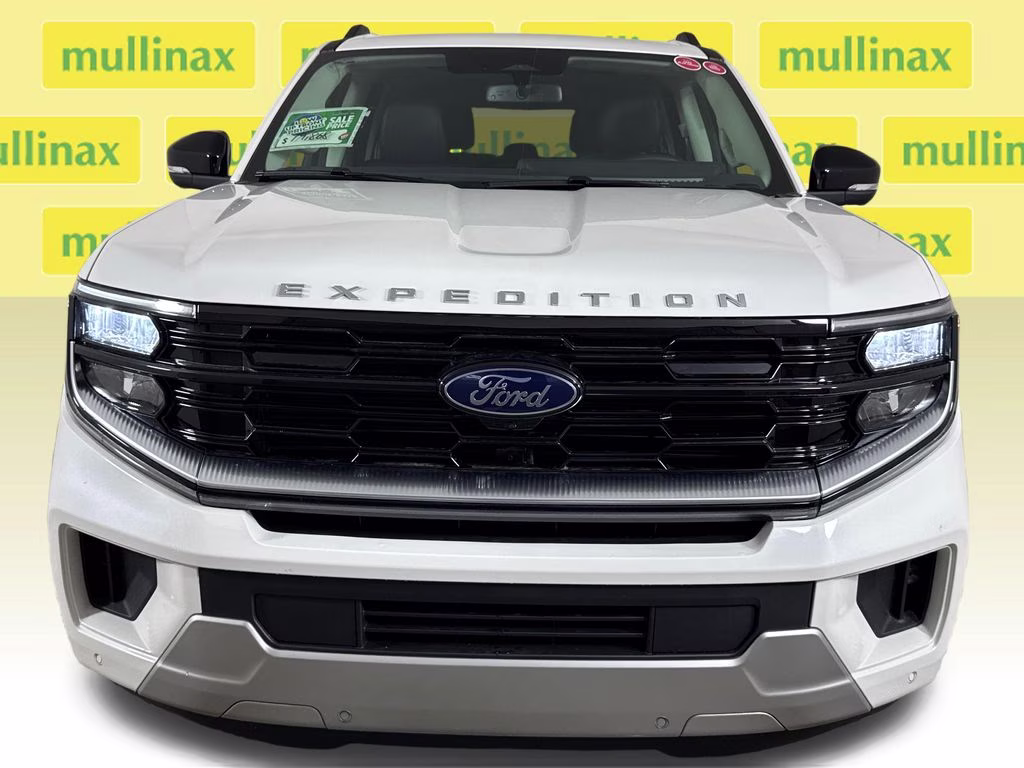 2026 Star White Metallic Tri-Coat Ford Expedition Platinum 4X4 SUV
