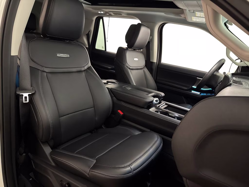 2026 Star White Metallic Tri-Coat Ford Expedition Platinum 4X4 SUV