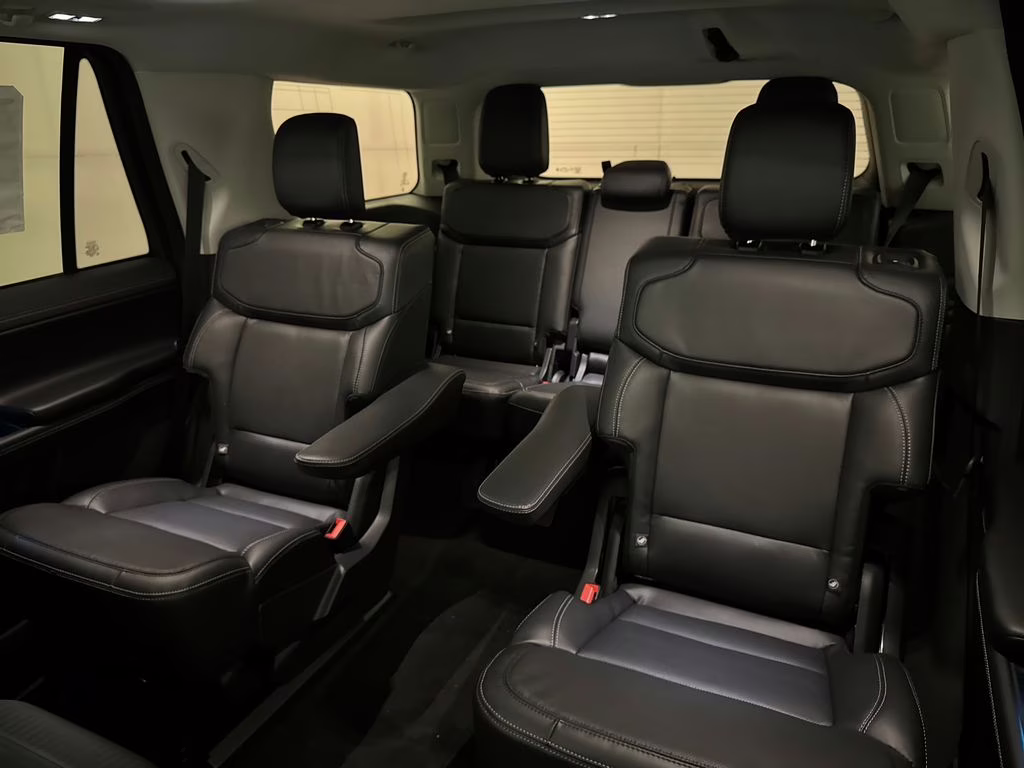 2026 Star White Metallic Tri-Coat Ford Expedition Platinum 4X4 SUV