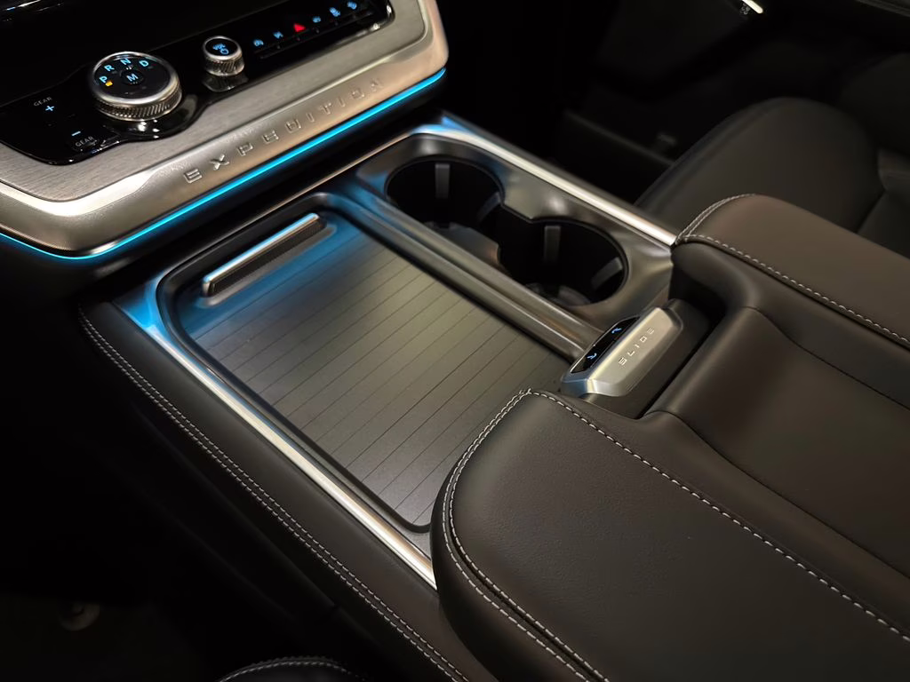 2026 Star White Metallic Tri-Coat Ford Expedition Platinum 4X4 SUV