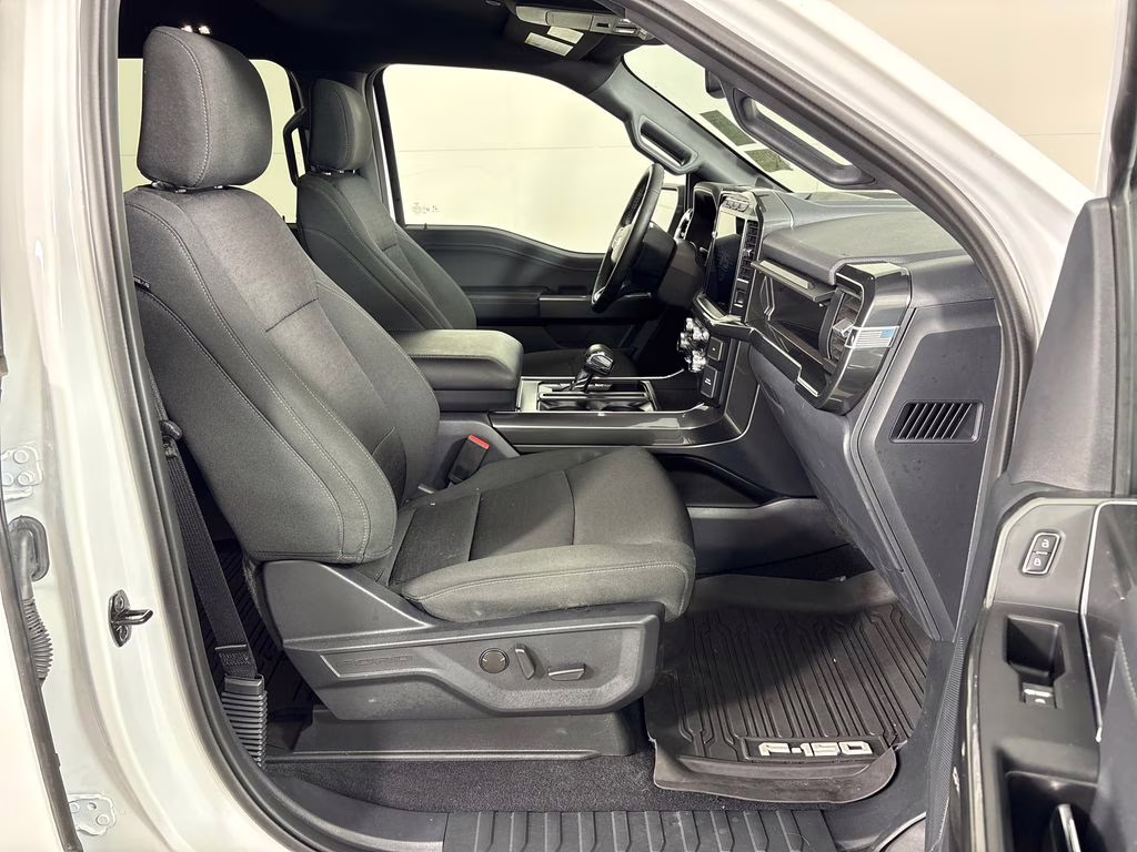 2023 Oxford White Ford F-150 XLT 4X4 Truck