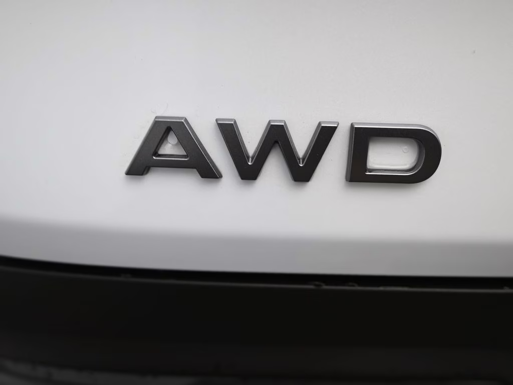 2026 Everest White Pearl Tricoat Nissan Murano SL AWD SUV