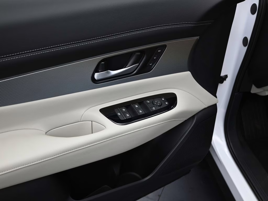 2026 Everest White Pearl Tricoat Nissan Murano SL AWD SUV