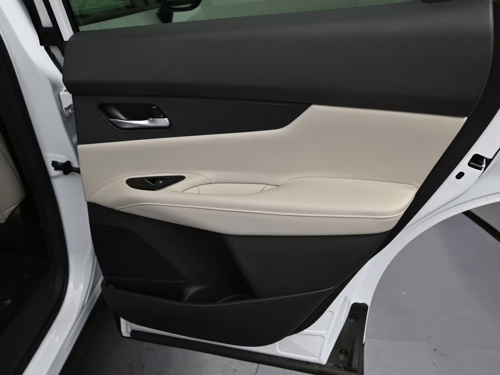 2026 Everest White Pearl Tricoat Nissan Murano SL AWD SUV