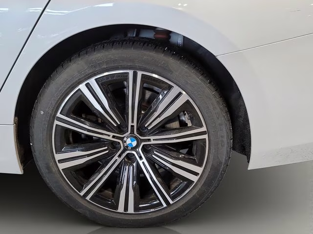 2025 Mineral White Metallic BMW 3 Series 330i xDrive AWD Sedan