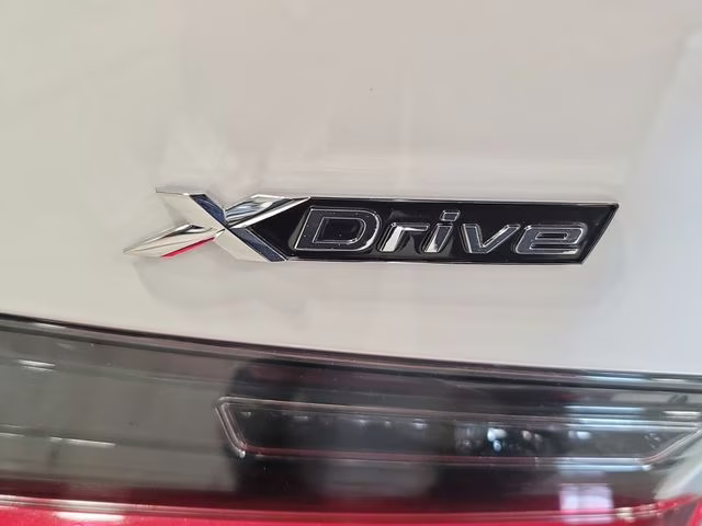 2025 Mineral White Metallic BMW 3 Series 330i xDrive AWD Sedan