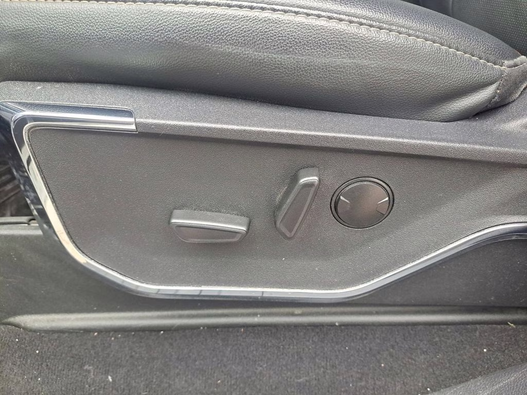 2024 White Ford Super Duty F-250 SRW Lariat Ultimate FX4 w/5th Wheel Pkg 4X4 Truck