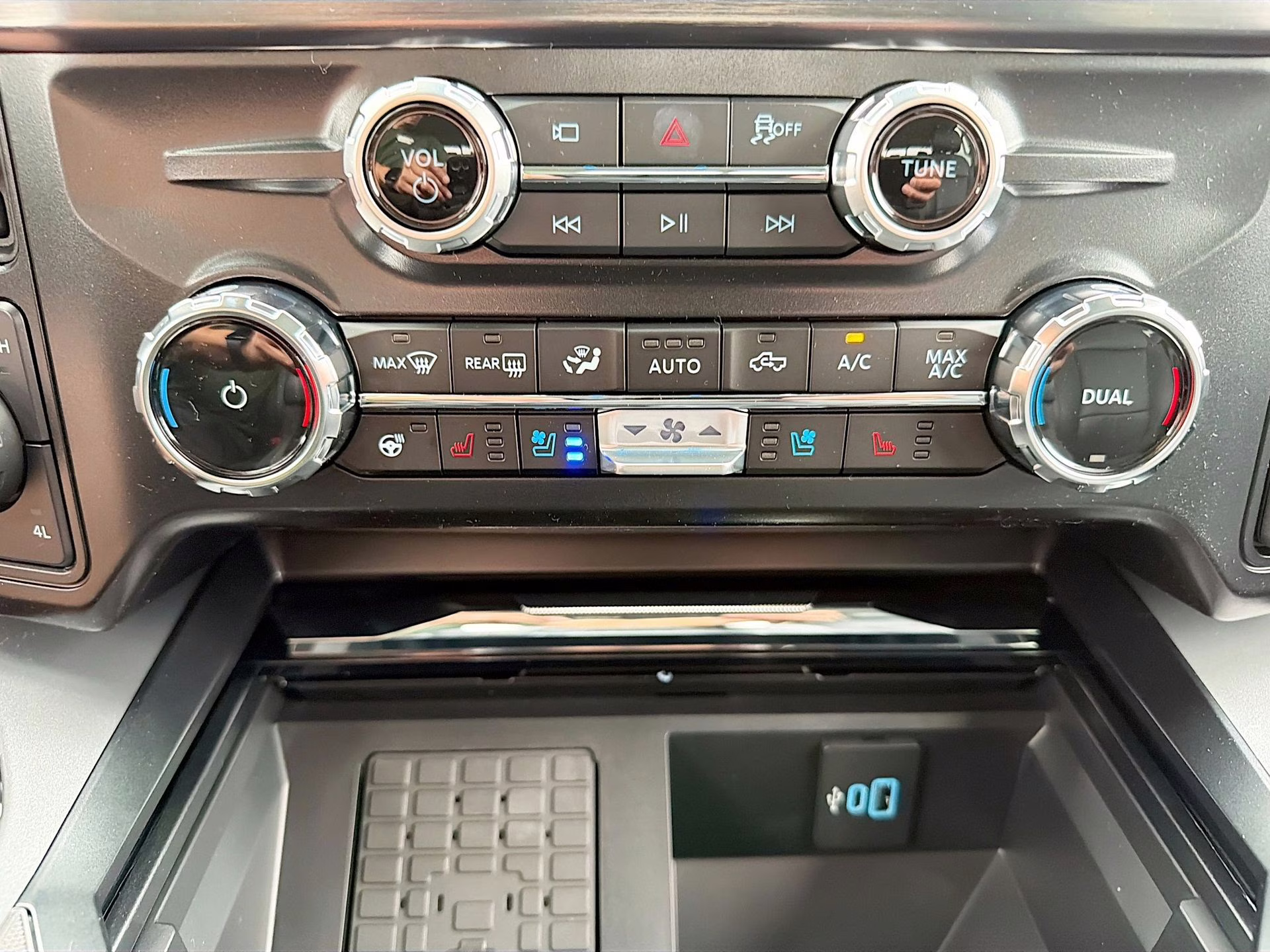 2026 Agate Black Metallic Ford Super Duty F-250 SRW Lariat 4X4 Truck