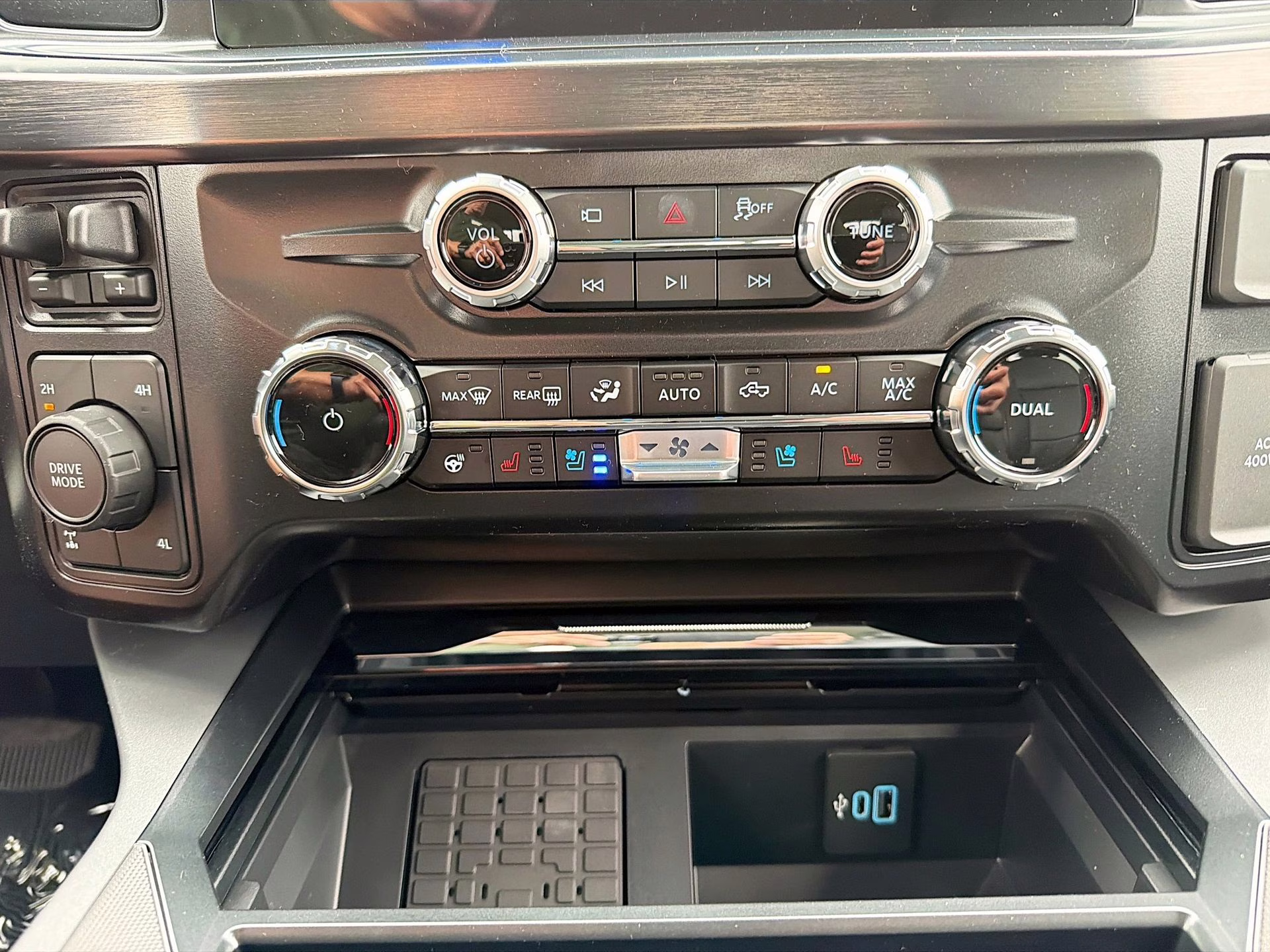 2026 Agate Black Metallic Ford Super Duty F-250 SRW Lariat 4X4 Truck