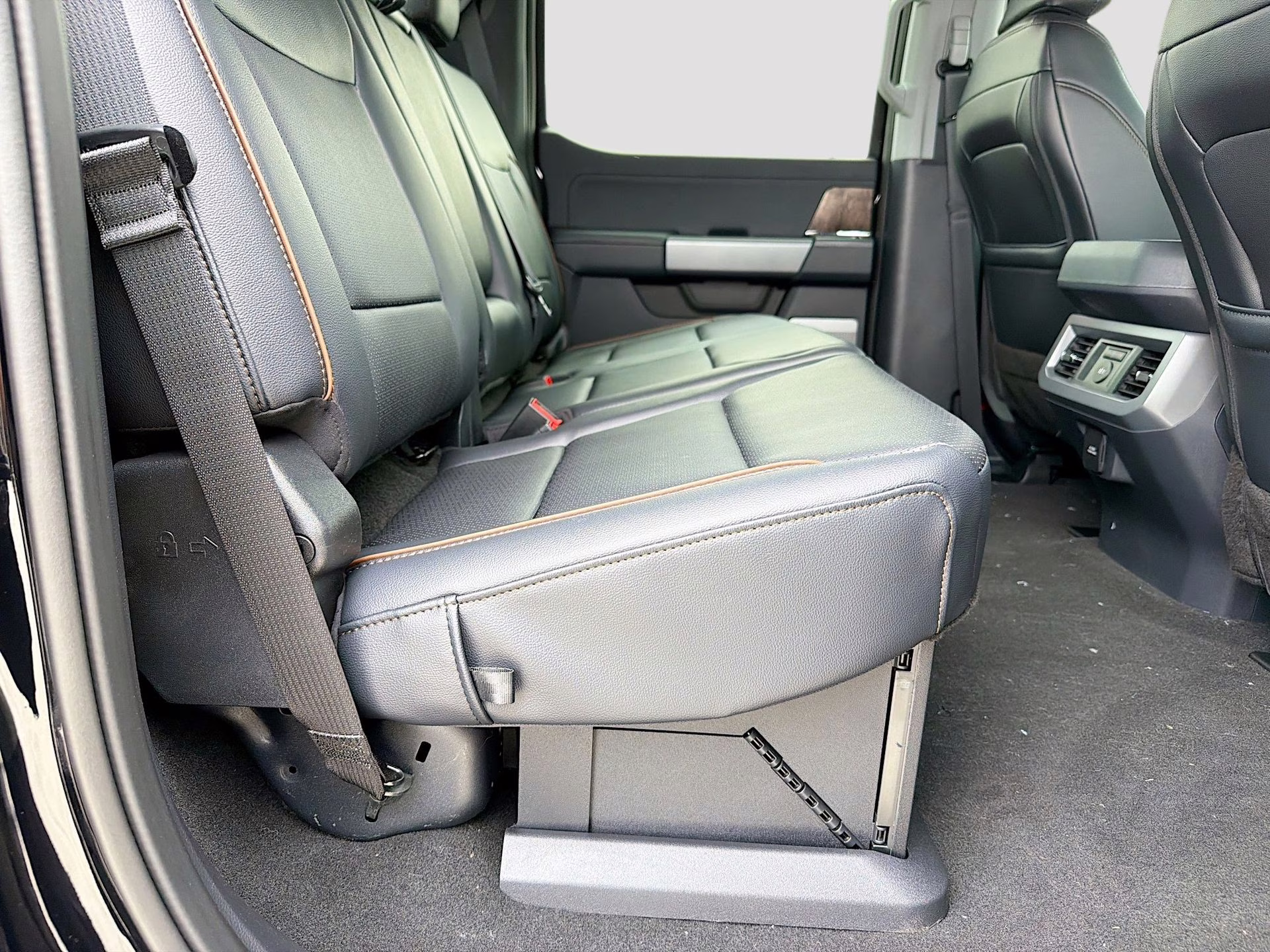 2026 Agate Black Metallic Ford Super Duty F-250 SRW Lariat 4X4 Truck