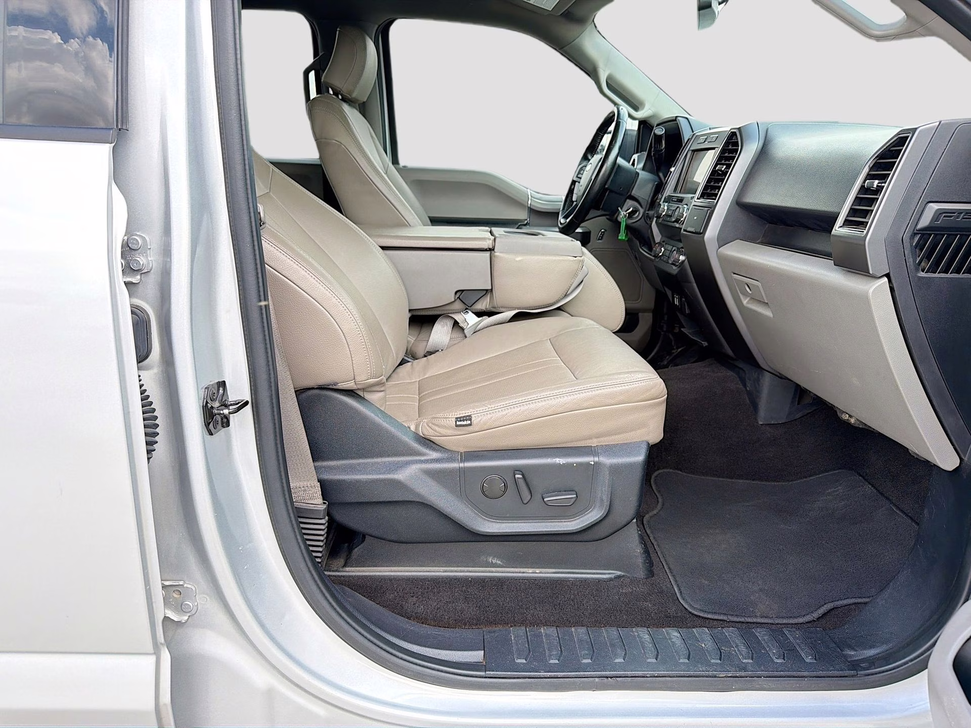 2019 Ingot Silver Metallic Ford F-150 XLT RWD Truck