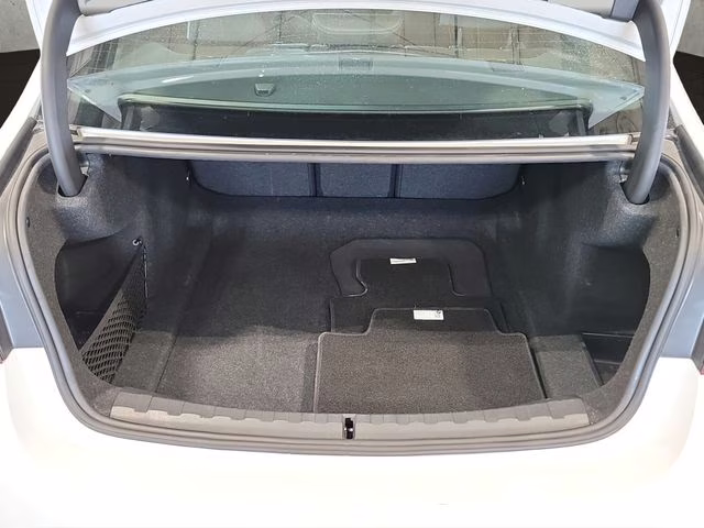 2025 Mineral White Metallic BMW 3 Series 330i xDrive AWD Sedan