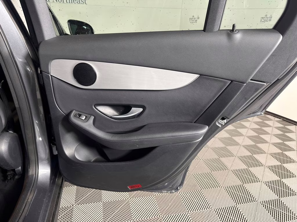 2022 Selenite Gray Metallic Mercedes-Benz GLC GLC 300 RWD SUV