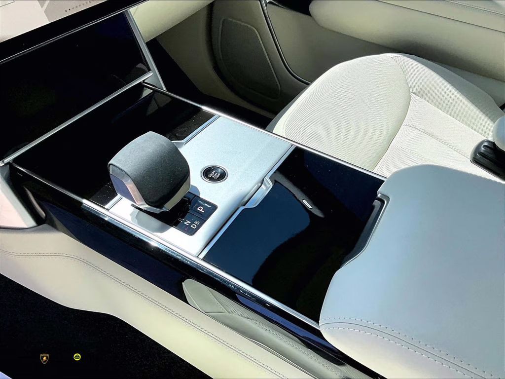 2025 Santorini Black Metallic Land Rover Range Rover SE Shadow Pack AWD SUV