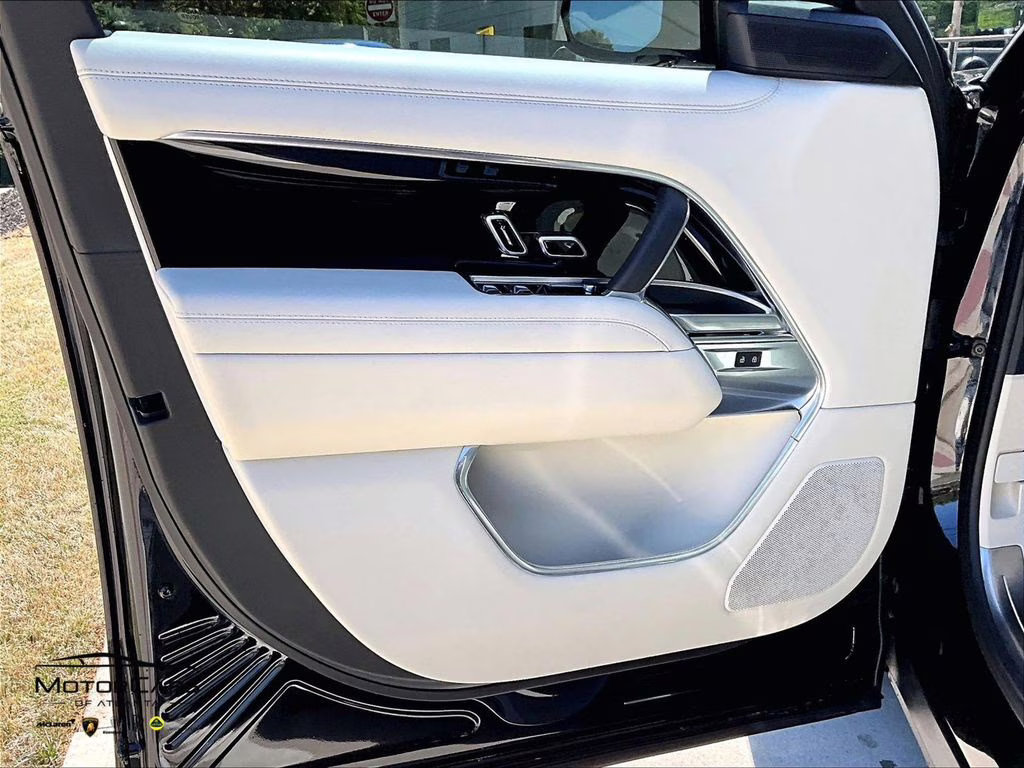 2025 Santorini Black Metallic Land Rover Range Rover SE Shadow Pack AWD SUV