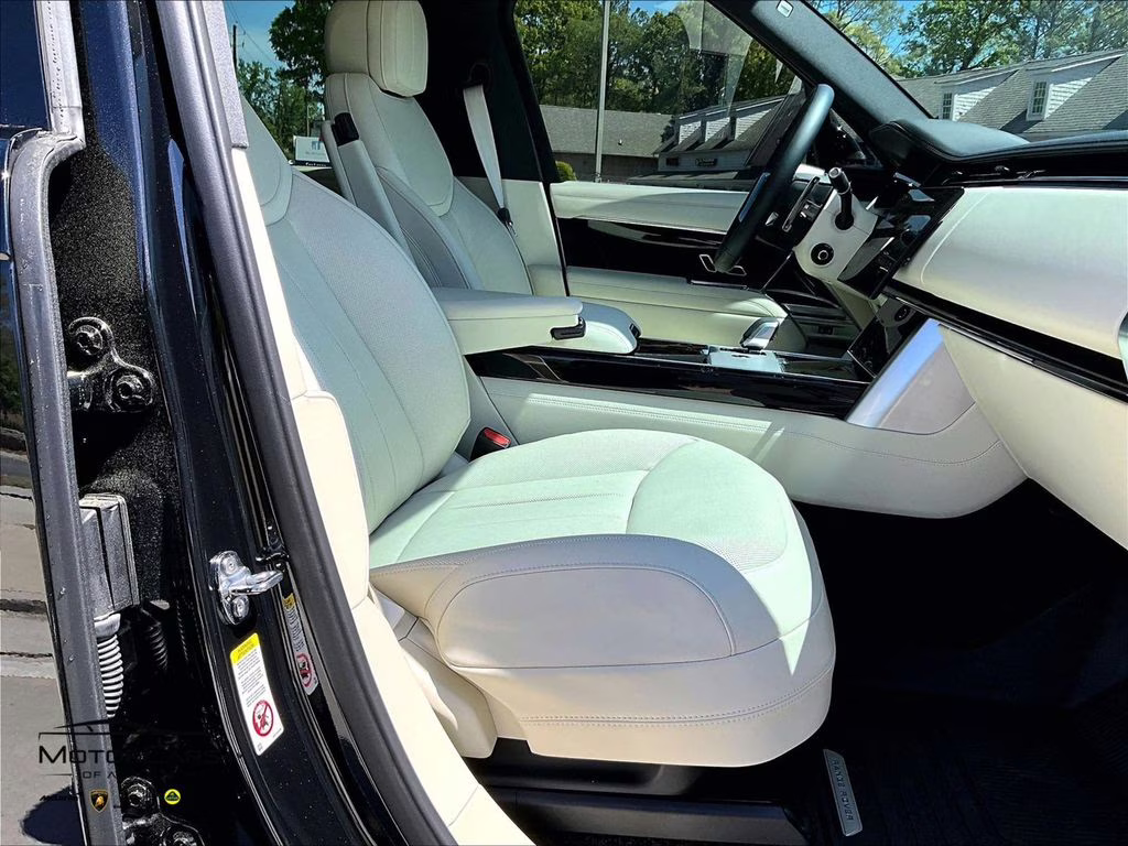 2025 Santorini Black Metallic Land Rover Range Rover SE Shadow Pack AWD SUV