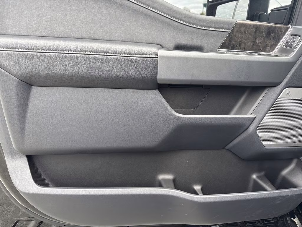 2023 Agate Black Metallic Ford Super Duty F-250 SRW Lariat 4X4 Truck