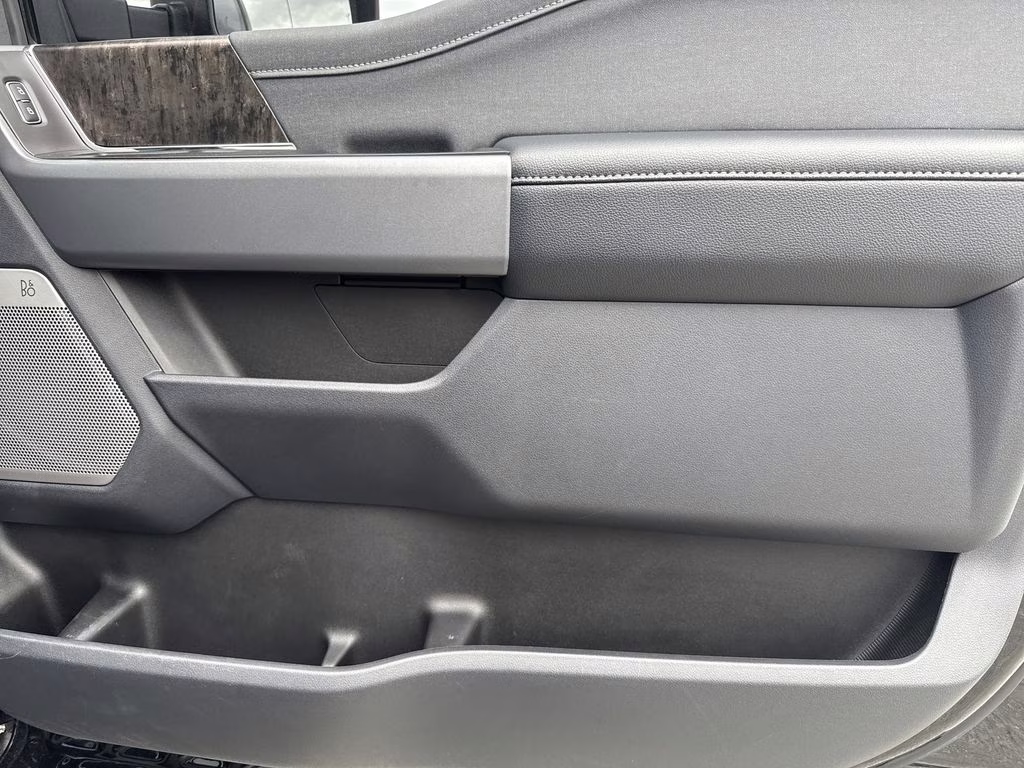 2023 Agate Black Metallic Ford Super Duty F-250 SRW Lariat 4X4 Truck