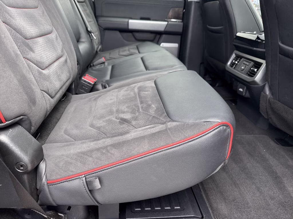 2023 Agate Black Metallic Ford Super Duty F-250 SRW Lariat 4X4 Truck