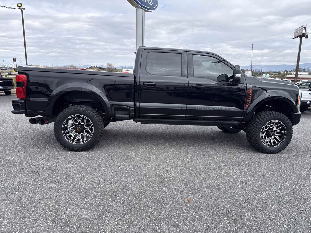 2023 Agate Black Metallic Ford Super Duty F-250 SRW Lariat 4X4 Truck