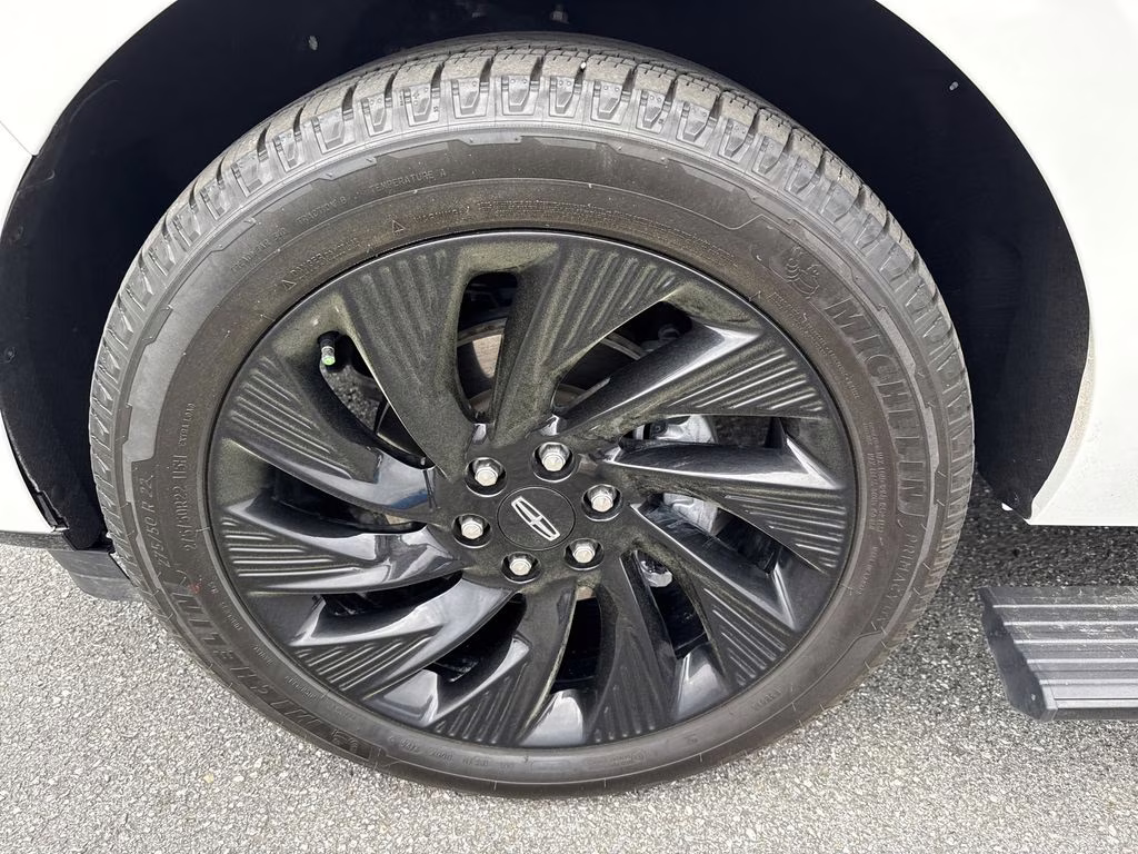 2025 Pristine White Metallic Tri-Coat Lincoln Navigator Reserve 4X4 SUV