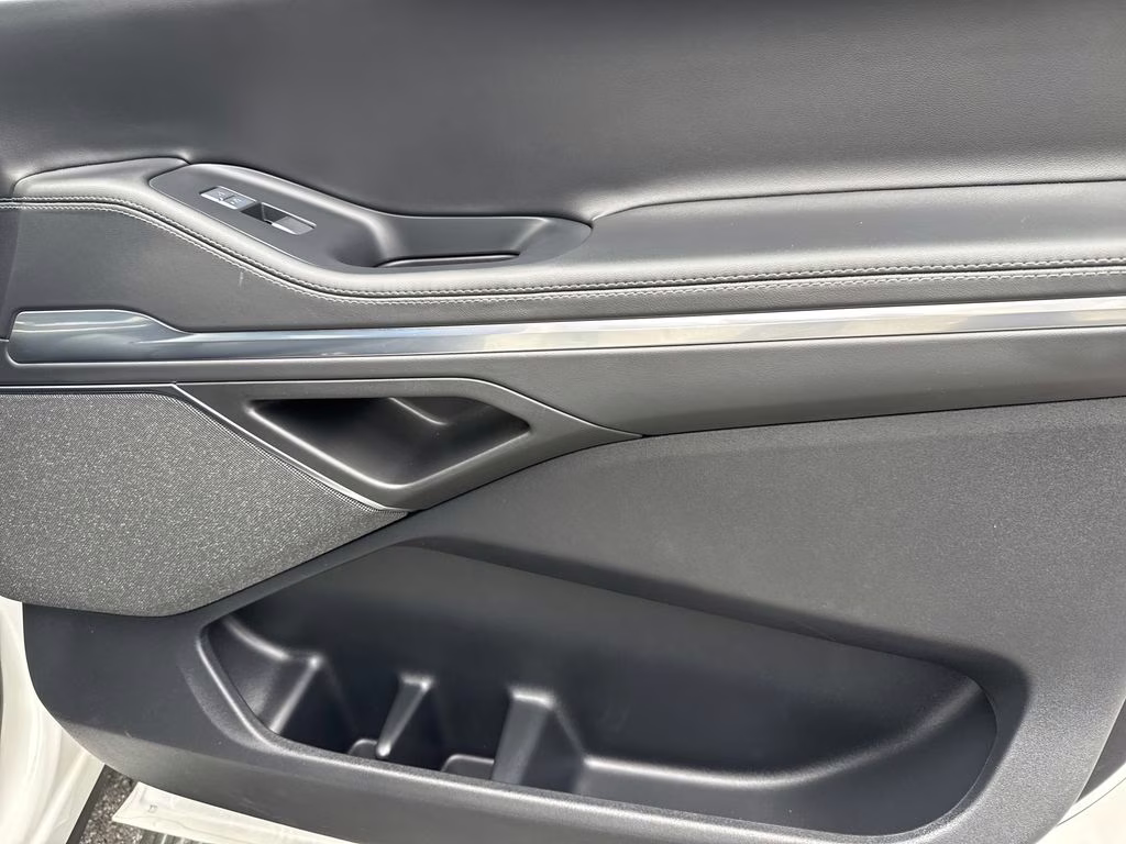 2025 Pristine White Metallic Tri-Coat Lincoln Navigator Reserve 4X4 SUV