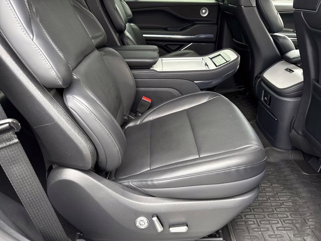 2025 Pristine White Metallic Tri-Coat Lincoln Navigator Reserve 4X4 SUV