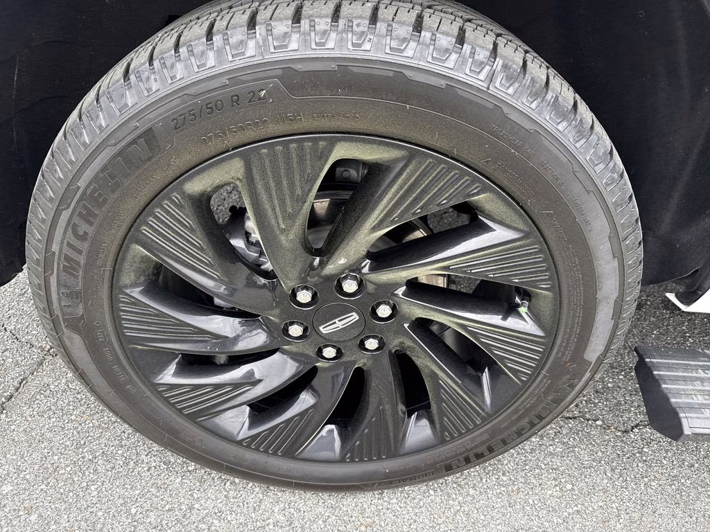 2025 Pristine White Metallic Tri-Coat Lincoln Navigator Reserve 4X4 SUV