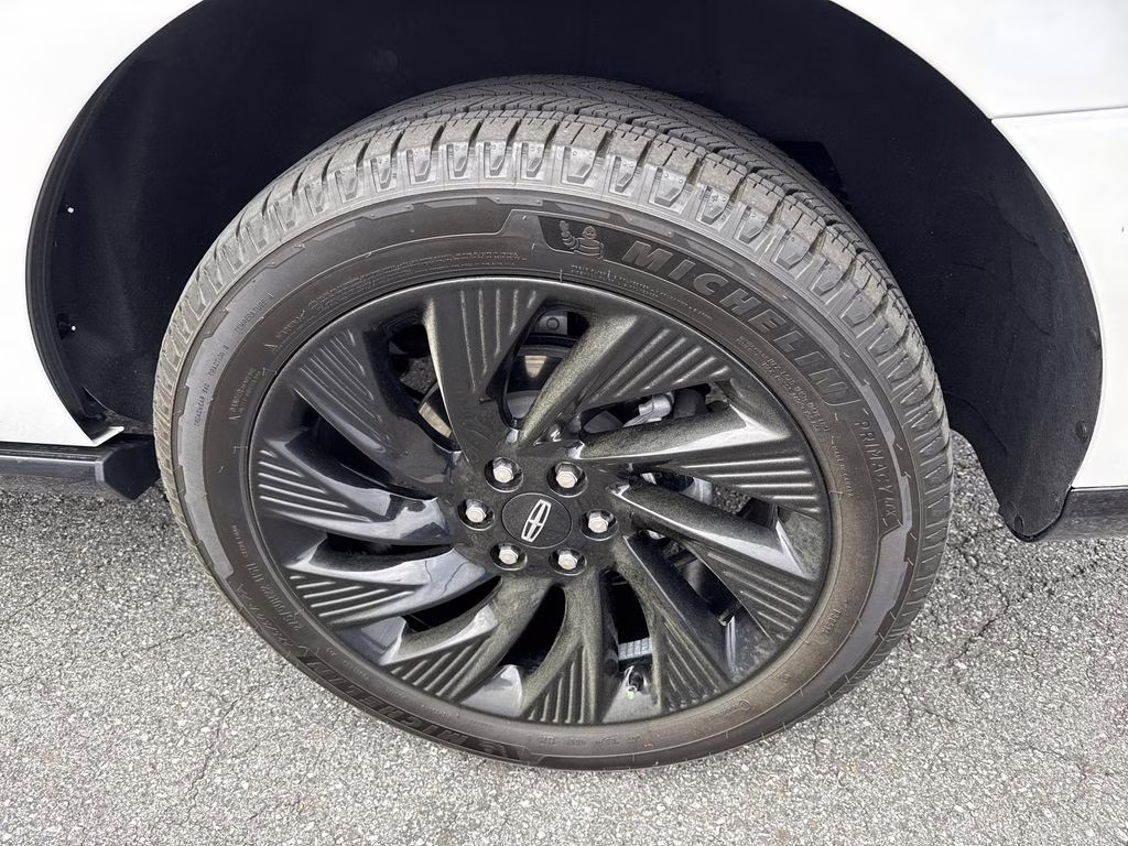 2025 Pristine White Metallic Tri-Coat Lincoln Navigator Reserve 4X4 SUV