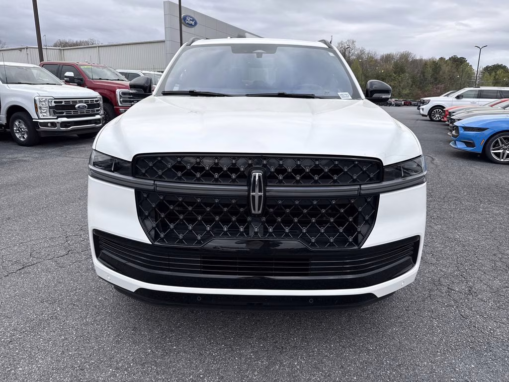 2025 Pristine White Metallic Tri-Coat Lincoln Navigator Reserve 4X4 SUV