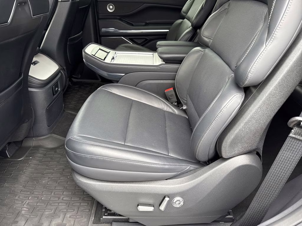 2025 Pristine White Metallic Tri-Coat Lincoln Navigator Reserve 4X4 SUV