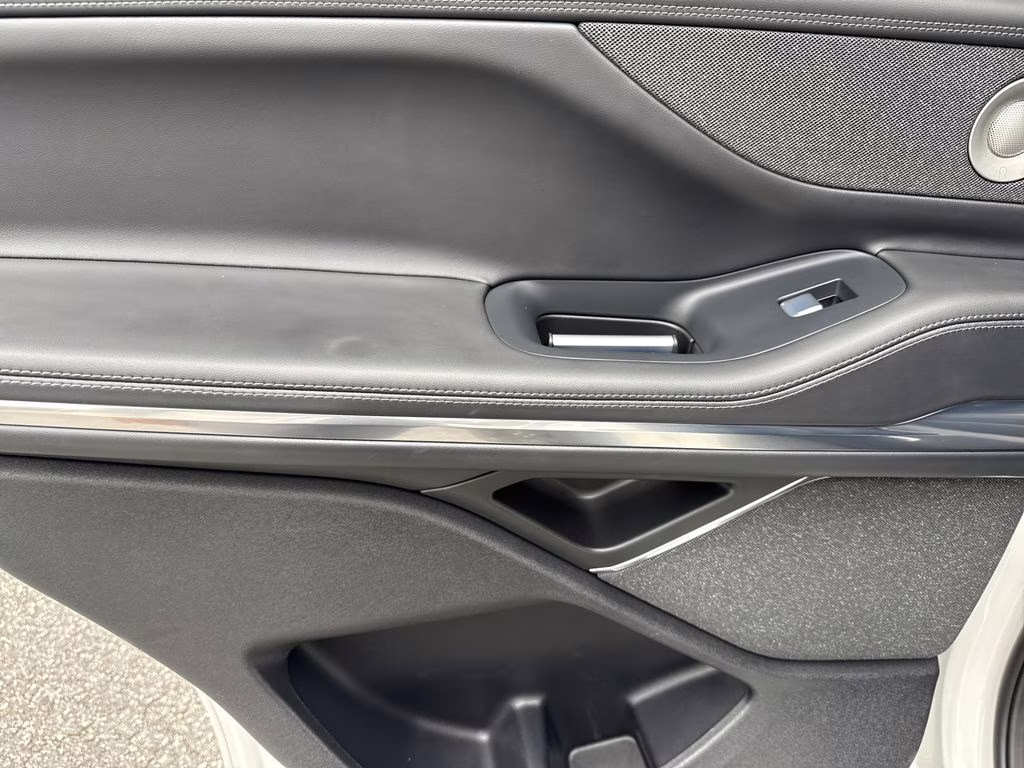 2025 Pristine White Metallic Tri-Coat Lincoln Navigator Reserve 4X4 SUV