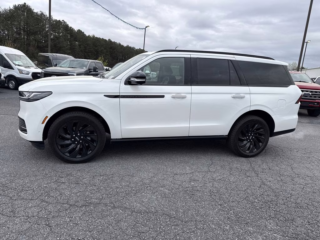 2025 Pristine White Metallic Tri-Coat Lincoln Navigator Reserve 4X4 SUV