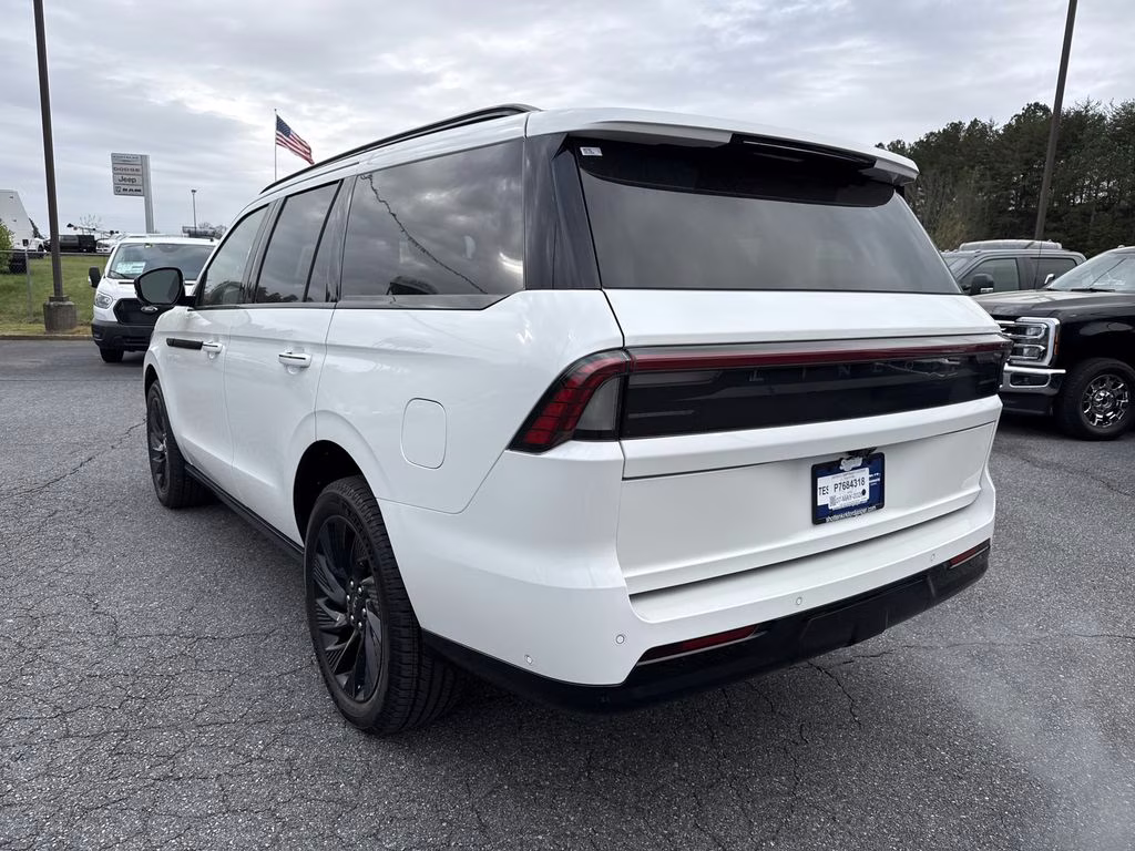 2025 Pristine White Metallic Tri-Coat Lincoln Navigator Reserve 4X4 SUV