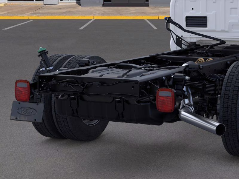 2025 Oxford White Ford Super Duty F-450 DRW XL 4X4 Chassis