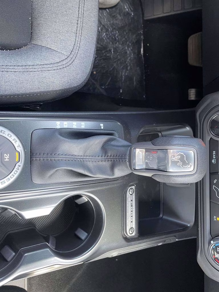 2026 Avalanche Gray Ford Bronco Base 4X4 SUV