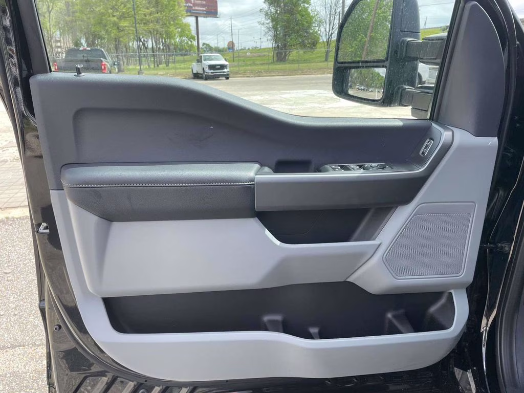 2026 Oxford White Ford Super Duty F-250 SRW XL 4X4 Truck