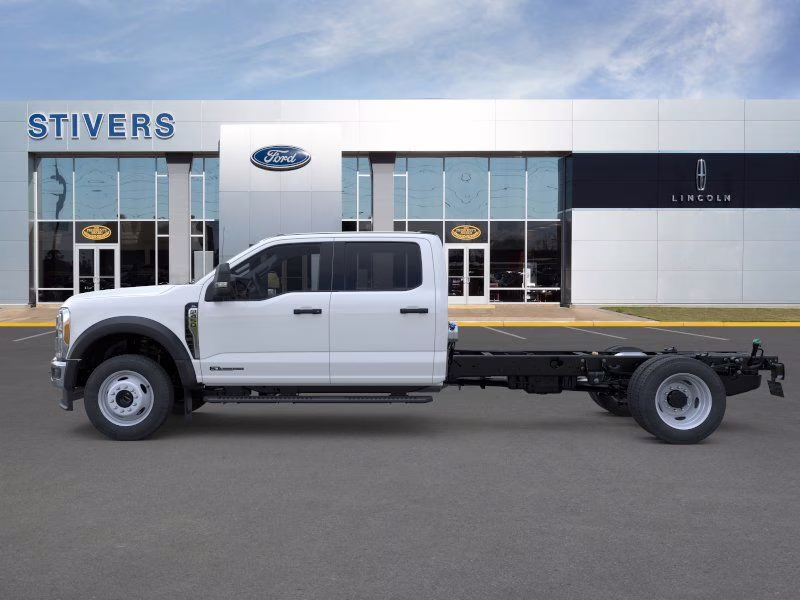 2025 Oxford White Ford Super Duty F-450 DRW XL 4X4 Chassis