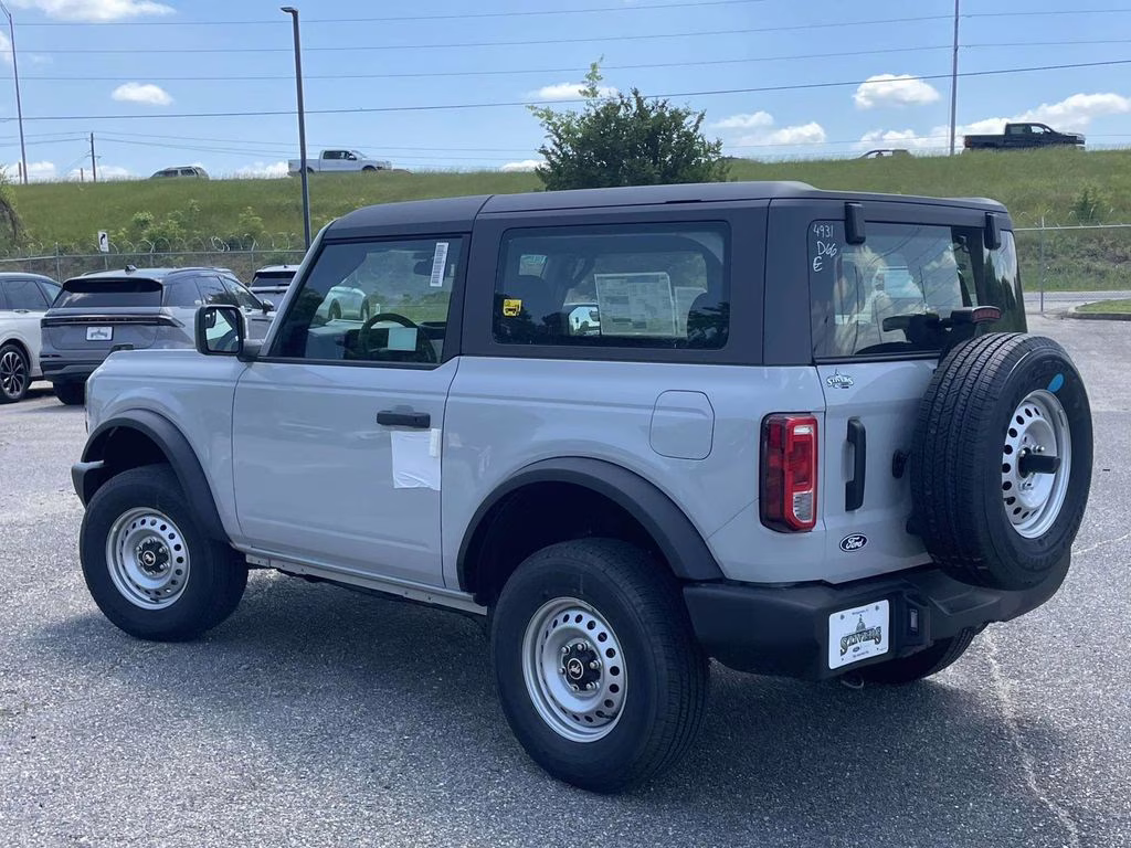 2026 Avalanche Gray Ford Bronco Base 4X4 SUV