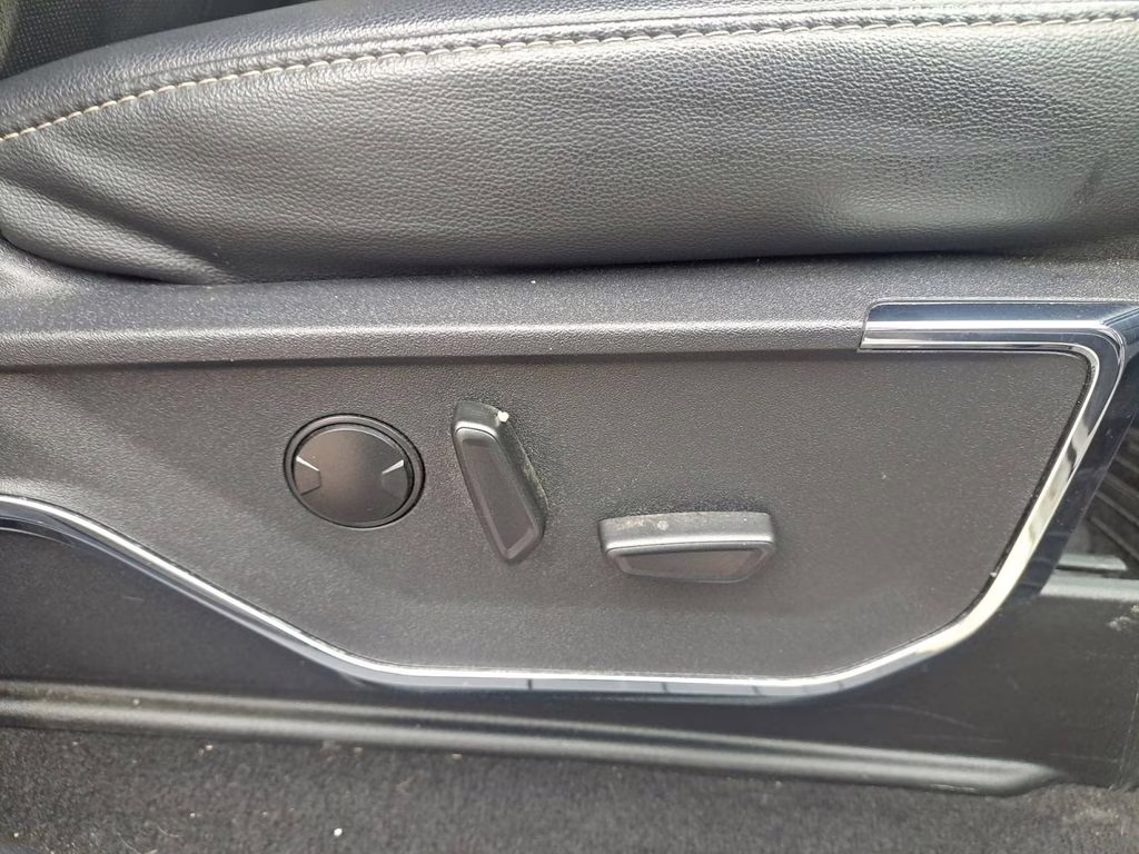 2024 White Ford Super Duty F-250 SRW Lariat Ultimate FX4 w/5th Wheel Pkg 4X4 Truck