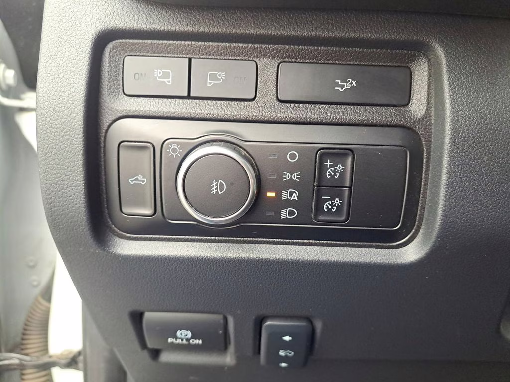 2024 White Ford Super Duty F-250 SRW Lariat Ultimate FX4 w/5th Wheel Pkg 4X4 Truck