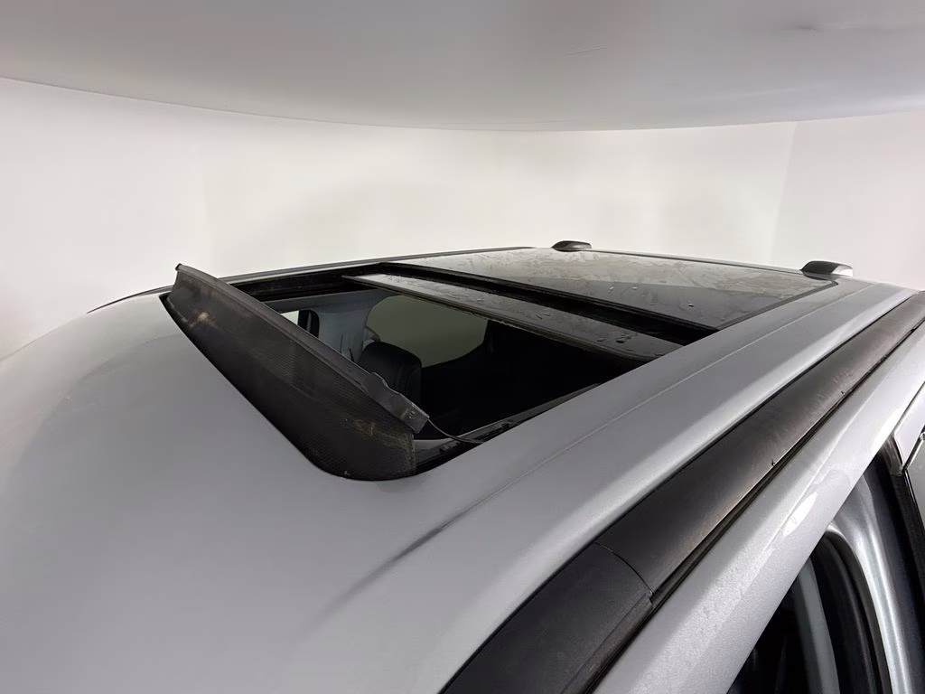 2023 Silver Metallic Ford Super Duty F-250 SRW Lariat 4X4 Truck