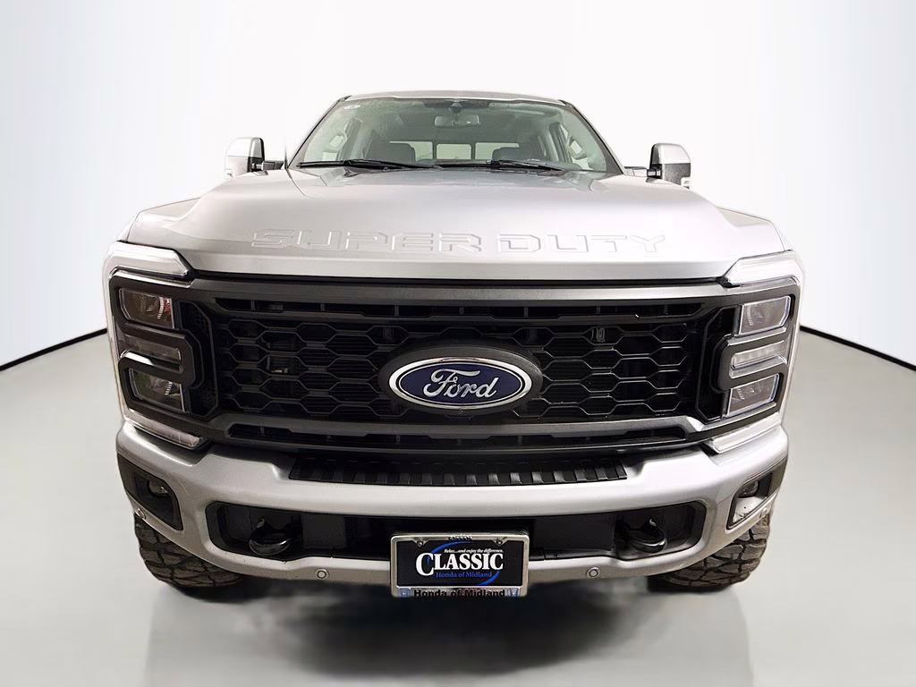 2023 Silver Metallic Ford Super Duty F-250 SRW Lariat 4X4 Truck