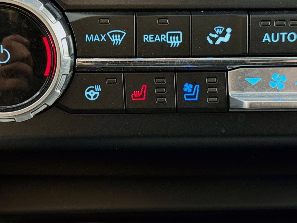 2023 Silver Metallic Ford Super Duty F-250 SRW Lariat 4X4 Truck