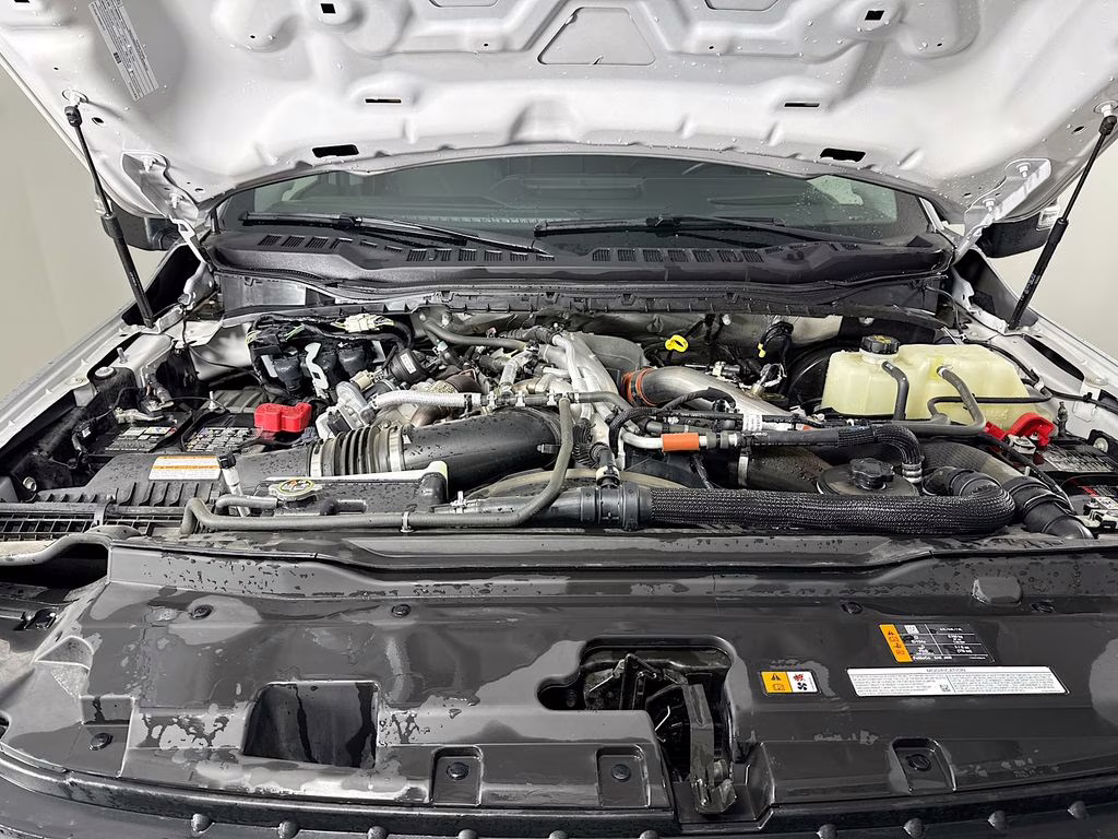 2023 Silver Metallic Ford Super Duty F-250 SRW Lariat 4X4 Truck