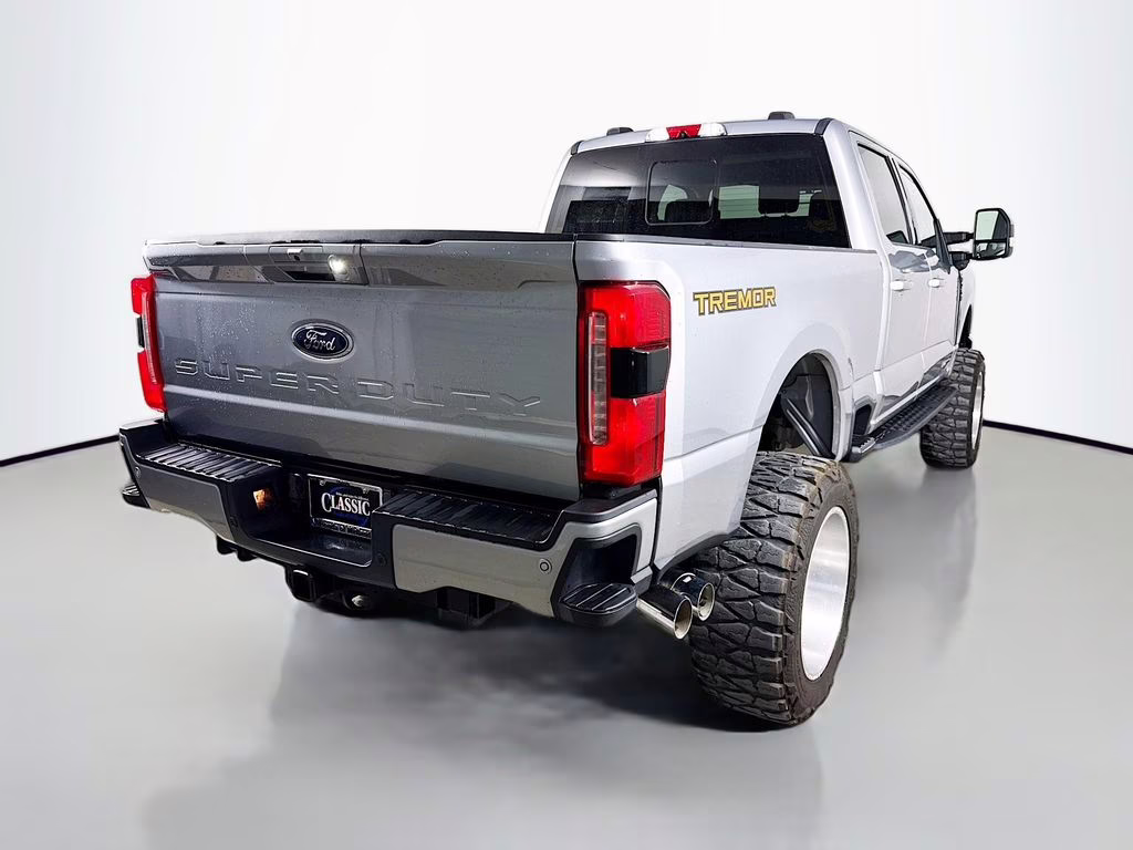 2023 Silver Metallic Ford Super Duty F-250 SRW Lariat 4X4 Truck
